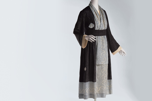 Dress, 1920–1930, by Paul Poiret (French, 1879–1944) for The House of Paul Poiret. Dress and belt: silk crepe, tie-dyed, with stenciling. Collection of The Kyoto Costume Institute. © The Kyoto Costume Institute, photo by Masayuki Hayashi.
