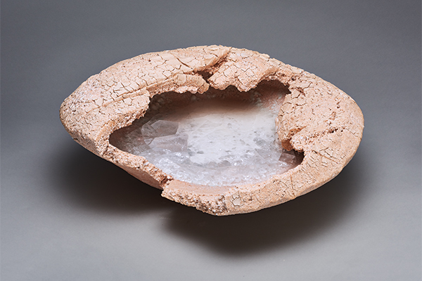 Untitled, 2009. By Ogawa Machiko (Japanese, b. 1946). Stoneware and porcelain with pooling glass. Promised gift of Dr. Phyllis A. Kempner and Dr. David D. Stein. Photograph © Asian Art Museum.
